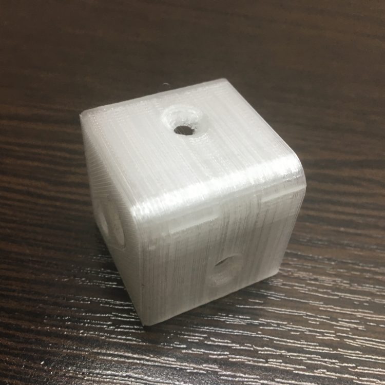 3D печать партии уголков для коллекционных настенных полок
