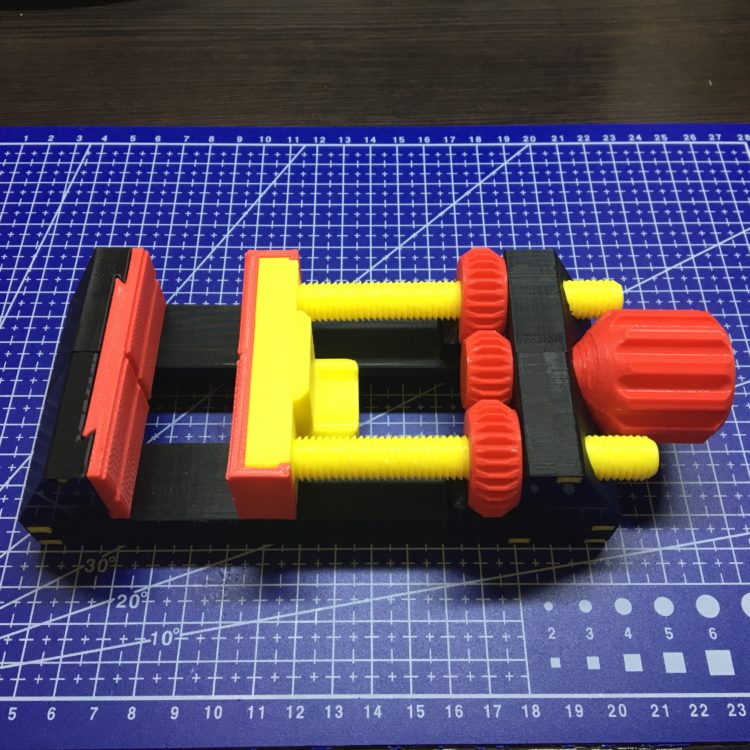 3D печать держателя для монтажа печатных плат 